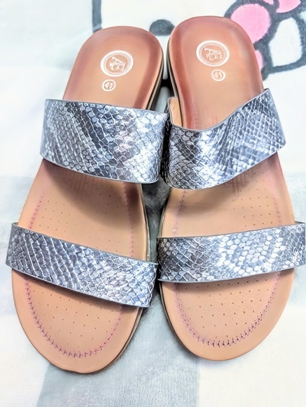 Euc American Eagle 🦅 Silver Snakeskin Textured Strappy  Sandals Size 9.5
